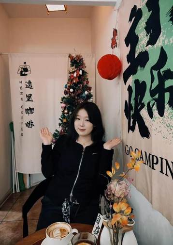 22人文潘晨露
